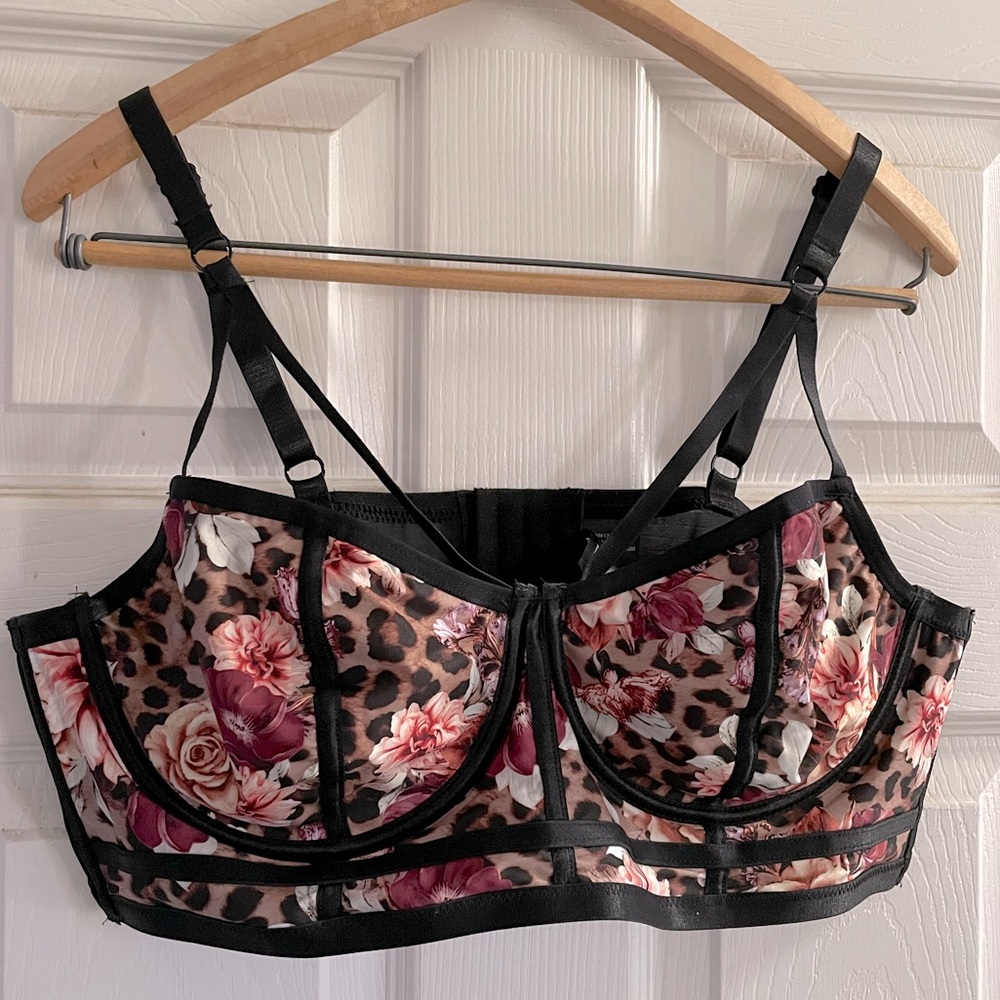 Torrid Size 2 Leopard Roses Strappy Unlined Underwire Bralette.